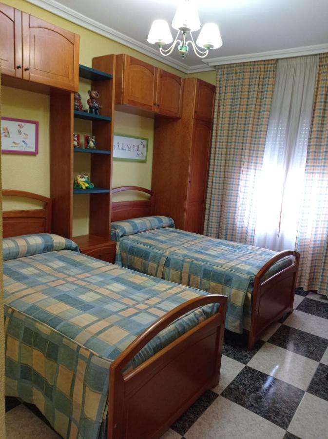 Apartamento Turistico Antigua Universidad Almagro Ngoại thất bức ảnh