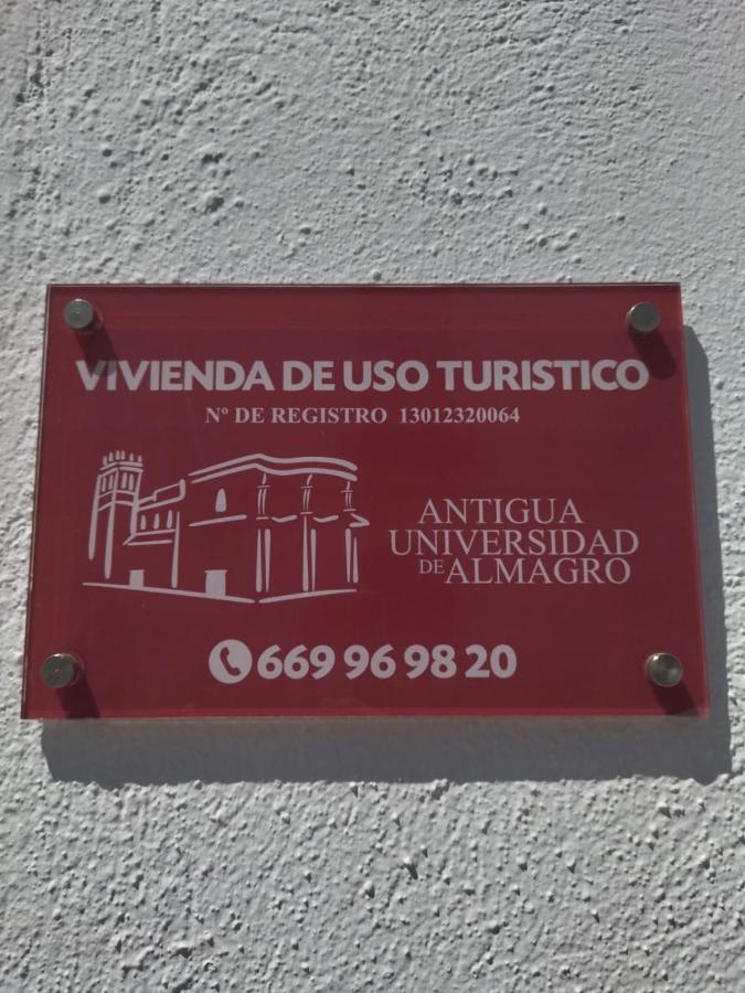 Apartamento Turistico Antigua Universidad Almagro Ngoại thất bức ảnh